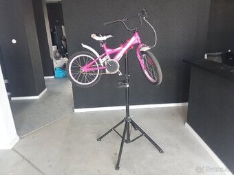Stojan na opravu bicyklov