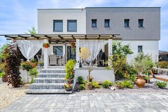 Na PREDAJ 6i novostavba 225m2 s bazénom a mediteránskou záhr