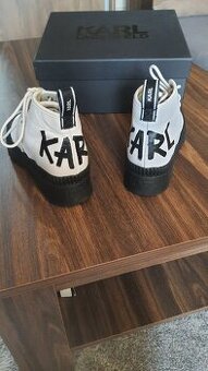 Karl Lagerfeld č.37