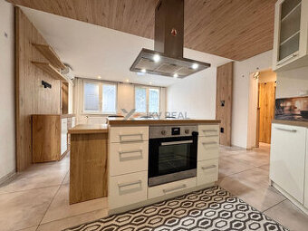 Prenájom: Priestranný 3-izbový Byt s Klimatizáciou vo Výborn