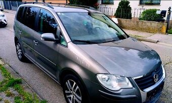 VW TOURAN 2.0TDI - PREDAJ AJ NA SPLÁTKY