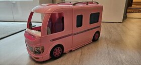 Predám Barbie karavan s bábikami a doplnkami