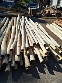 Agátové koly, stĺpiky, drevo a dosky - 1