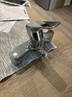 Pakova sprchovu bateriu  Hansgrohe  Talis E