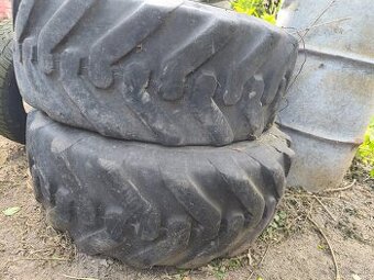 Pneu 12,5x18 na vlečku, traktorbager