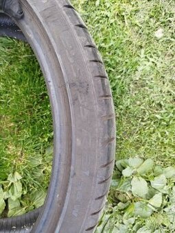 255/35r21 - 1