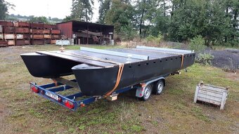 Hausbot plaváky katamarán trimarán párty ostrovček