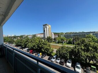 1i. byt 38m, Karloveská ul., loggia 7m, 4/7p., ihneď voľný