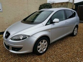 Rozpredam Seat Altea 1,9tdi 77kw farba strieborna.