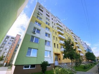 3,5 izbový byt 74m2 s balkónom, zariadený. Sereď - Námestie 