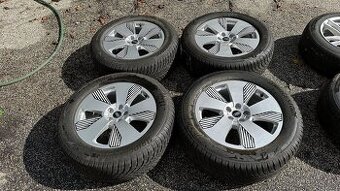 45.	Audi E-tron 255/55 r19