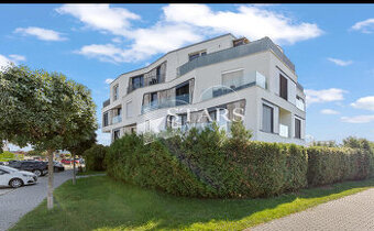 Štýlové bývanie so záhradou pri jazere len 20 minút od Brati