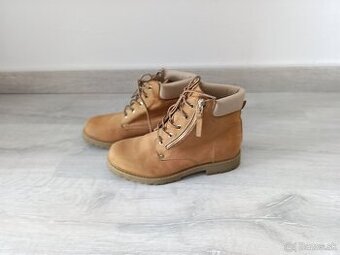 Dámske kožené topánky STRADIVARIUS -veľ. 40