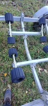 Prívesný vozík na loď