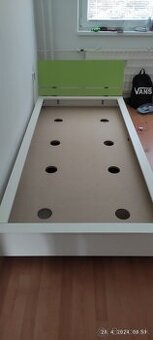 Študentská posteľ