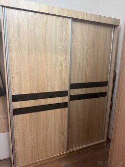 Skriňa s posuvnými dverami + botnik so skrinou - 1