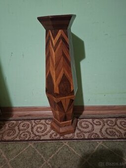 Drevená váza