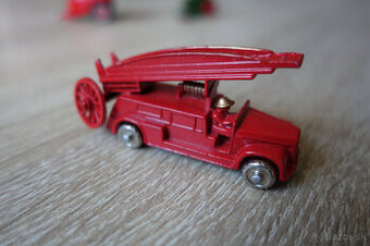 Kovový model hasičov Matchbox No. 9 Dennis Fire Engine