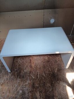 Konferenčný stolík