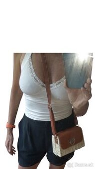 Biely lacny top s holym chrbatom S -M