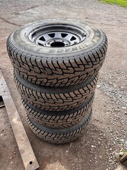 LT235/75r15 rozteč 6x139,7