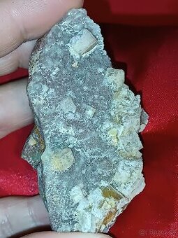Minerál Fluorit na ametyste