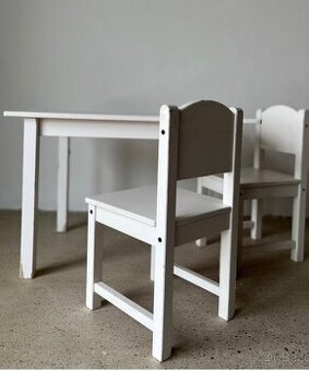 Ikea detsky stolik biely a 2 ks stolicka