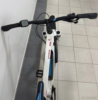 Bicykel elektricky Cube