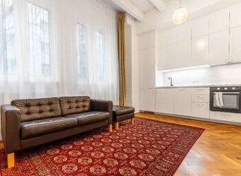Čerstvo zrekonštruovaný staromestský byt na prenájom