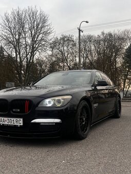 Predám BMW radu 7 (f01) s motorom 3.0d (180kw). Origo M pack