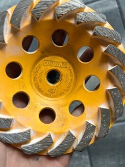 Dewalt krit a kotúč na betón