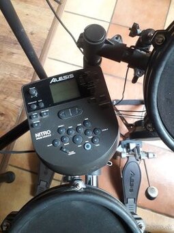 Predám bicie Alesis Nitro - 1