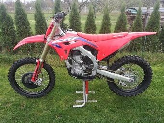 Honda CRF 450R, r.v. 2024 se startérem.