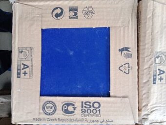 Predám keramickú dlažbu 20cm x 20cm kráľovská modrá farba -