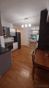 Veľký tehlový blízke centrum