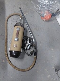 Stary vysavač elektro praga