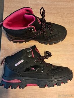 Predám nové botasky č.42