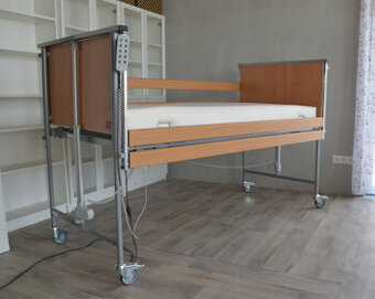 Zdravotnícka posteľ s elektrickým zdvihom a polohovaním