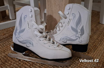Predam damske ĺadove korčule velkost 42.
