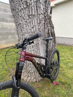 Kellys Swag 30, garnet red veľ. L