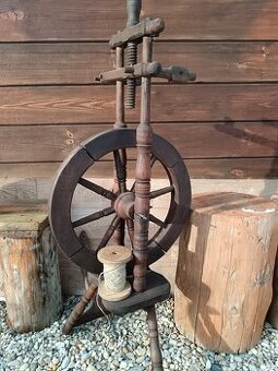 Dekorácie na chalupu - kolovrátok, obaľovaný demižón