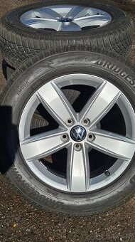 Originál VW Tiguan R17 – téměř nové pneu 98 % Top