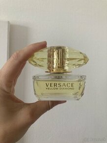 Versace yellow diamond parfem