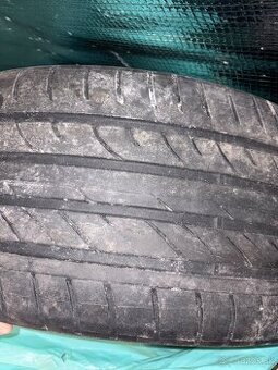275/40 r22