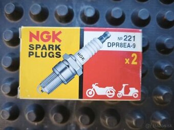 Zapalovacia sviecka NGK DPR8EA-9