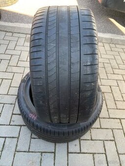 285/35R20 Pirelli