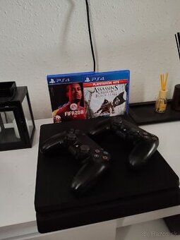 Ps4 Slim + hry a ovládače