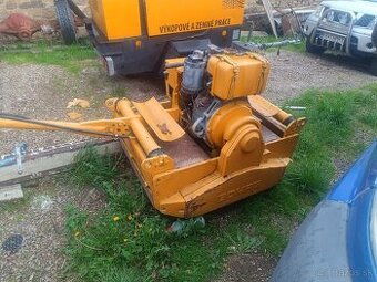 Predám vybracny valec bomag váha 1400kg