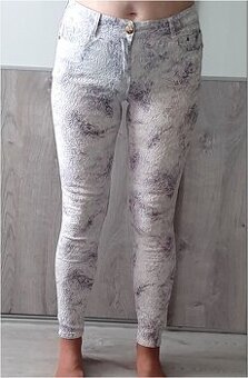 Bielo-modré elastické vyšívané nohavice v.L/XL