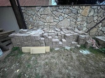 Zámková betónová dlažba